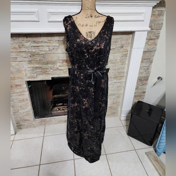 R&M Richards Black and Nude Lace Tied Waist V-Neck Maxi Dress Plus Size 18W New! - Picture 5 of 11